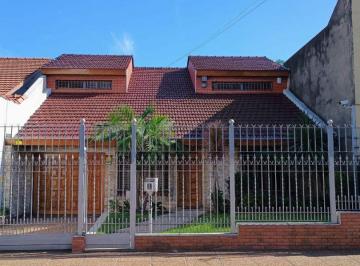 GEP-GEP-1603_2 · Hermosa Casa 4 Ambientes con Piscina. Lote 320 m².