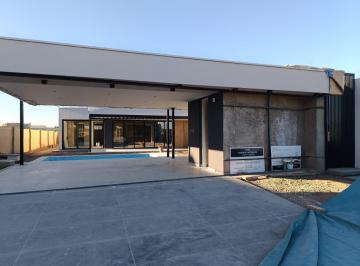 Casa · 500m² · 3 Dormitorios · 2 Cocheras · Casa en Alquiler