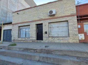 Casa · 131m² · 5 Ambientes · 1 Cochera · Venta de Casa en Centro de Neuquén - 4 Dorm.