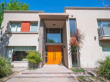 Casa · 257m² · 5 Ambientes · 3 Cocheras · Casa en Venta de 5 Ambientes en Parque Leloir