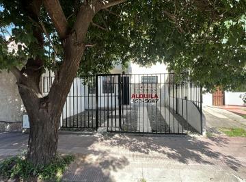 Casa de 4 ambientes, Córdoba · Casa de Tres Dorm. C/ Cochera en Italia Al 2000 - Villa Cabrera!