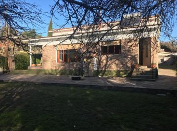 Casa · 294m² · 8 Ambientes · 3 Cocheras · Oportunidad de Inversion en Tanti Casa 3 Deptos