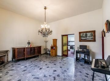 Casa · 129m² · 4 Ambientes · 1 Cochera · Casa en Venta Lote Propio en Esquina