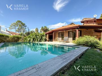 Casa · 169m² · 4 Ambientes · 6 Cocheras · Casa en Venta en El Club Naútico Escobar con Pileta