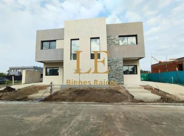 Casa · 132m² · 4 Ambientes · 1 Cochera · Venta Casa de Pozo en Pilar