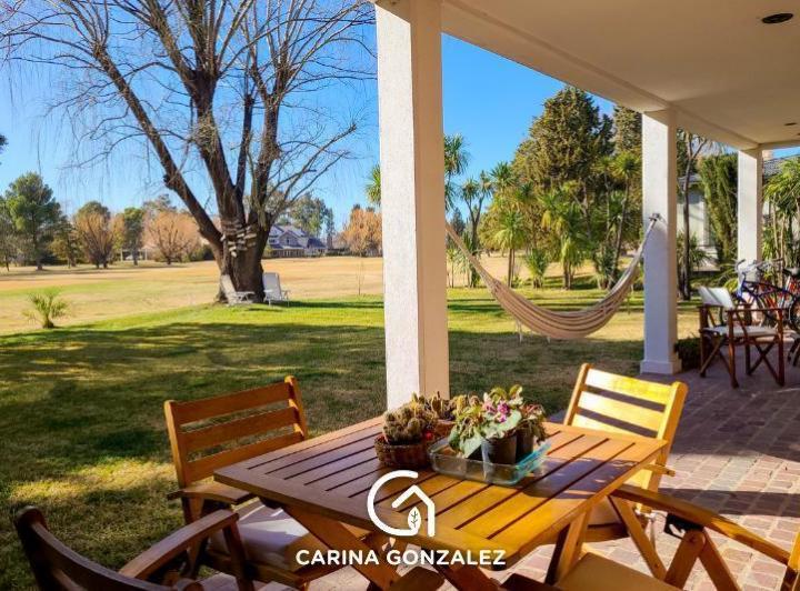 Casa · 230m² · 6 Ambientes
