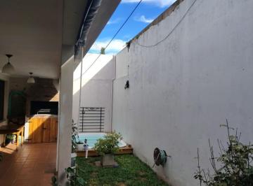 Casa · 106m² · 3 Ambientes · 1 Cochera · Venta Casa 3 Ambientes en Quilmes