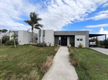 Casa · 130m² · 5 Ambientes · 2 Cocheras · Venta Casa San Sebastian Area 1
