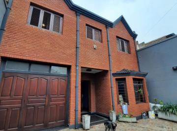 Casa · 285m² · 4 Ambientes · 1 Cochera · Casa en Lanús Oeste