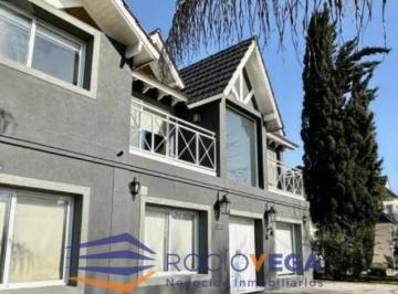 Casa · 255m² · 5 Ambientes · 3 Cocheras · Casa a La Venta en Campos de Alvarez Moreno
