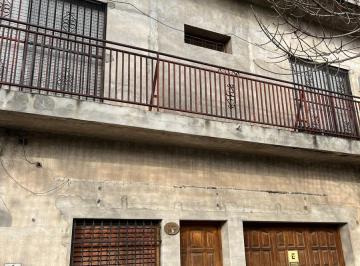 Casa · 130m² · 4 Ambientes · 1 Cochera · Casa en Venta de Dos Plantas con Cochera. a m de Mendoza.
