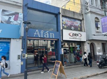 Local comercial · 123m² · 3 Ambientes · Local a m de Centenario y Belgrano, Apto Gastronomía
