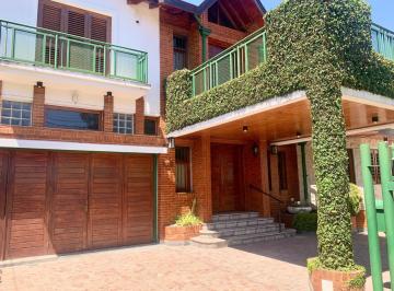 Casa · 389m² · 6 Ambientes · 2 Cocheras · Hermosa Casa en Venta Barrio Los Cedros, Quilmes