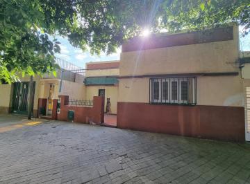 Casa · 70m² · 4 Ambientes · Venta - Casa de 2 Dorm. a Reciclar - Echesortu, Rosario.