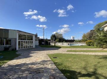 Quinta vacacional · 200m² · 3 Dormitorios · Importante Fracción de 7000 m² con Piscina