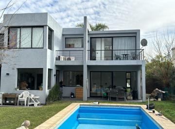 Casa · 190m² · 4 Ambientes · Casa en Venta con Piscina en Fincas de Iraola Dos