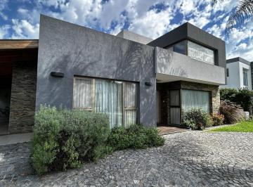Casa · 176m² · 4 Ambientes · 2 Cocheras · Casa en Fincas de Iraola I