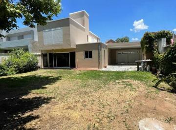 Casa · 190m² · 7 Ambientes · 2 Cocheras · Alquiler Casa Villa Belgrano 4 Dorm en Housing