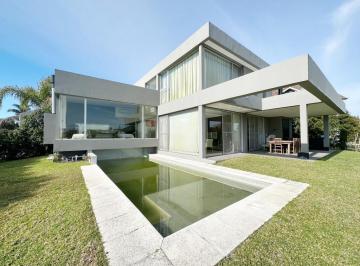Casa · 190m² · 5 Ambientes · 2 Cocheras · Casa en Alquiler en Los Alisos Nordelta