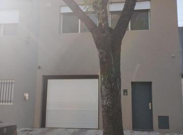 Casa · 90m² · 4 Ambientes · Alquiler Casa Planta Alta en Barrio Sarmiento
