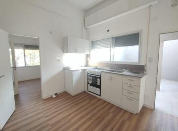 Casa · 90m² · 4 Ambientes · Alquiler Casa Tres Dorm. Planta Alta en Barrio Sarmiento