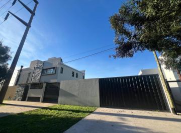 Casa · 135m² · 4 Ambientes · 4 Cocheras · Casa en Venta en La Plata
