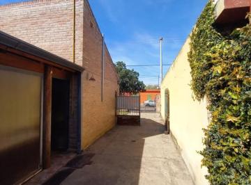 Casa · 208m² · 3 Ambientes · 1 Cochera · Casa 2 Dorm. Apto Credito en Venta en Arguello Norte