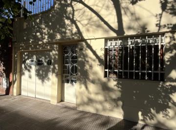 Casa · 100m² · 4 Ambientes · 1 Cochera · Casa en Abasto