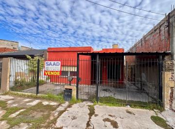 Casa · 75m² · 3 Ambientes · 1 Cochera · Casa en Venta en Lomas de Zamora, G. B. a. Zona Sur, Argentina