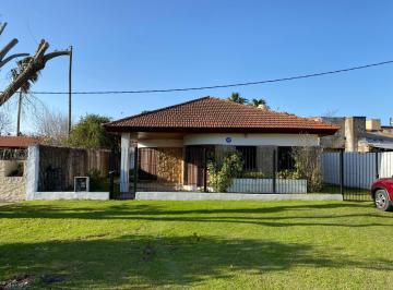 Casa · 230m² · 5 Ambientes · 1 Cochera · Casa en Alquiler - Villa del Plata