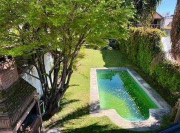 Casa · 374m² · 5 Ambientes · 2 Cocheras · Casa en Venta, 4 Dorm. en Nuñez, con Jardín