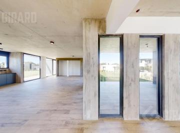 Casa · 170m² · 3 Ambientes · 1 Cochera · Casa en Rumenco Joven