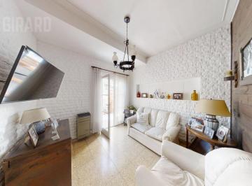 Casa · 191m² · 5 Ambientes · 1 Cochera · Casa en Parque Luro