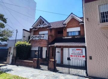 Casa de 5 ambientes, La Matanza · Chalet 5 Ambientes Fondo Cochera Excelente Ubicación Venta Ramos Mejia