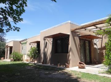 Casa · 136m² · 5 Ambientes · Casa en Venta! Luminosa y Amplia