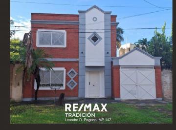 Casa · 125m² · 4 Ambientes · 1 Cochera · Casa Venta Macrocentro 2 Dorm C/ Pileta Rcia Chaco