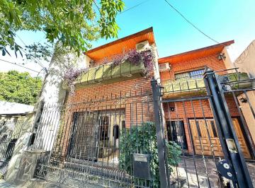 Casa · 160m² · 4 Ambientes · 2 Cocheras · Venta/casa/lote Propio/jardín/aptocredito/5amb/montecastro/permuta