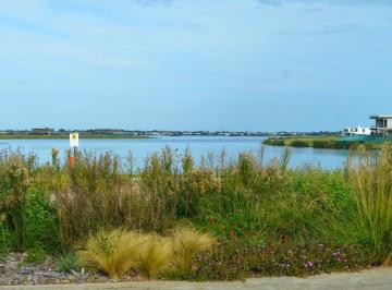 Terreno · 923m² · Venta Lote 923 m² Laguna - Puertos del Lago - Barrio Amarras