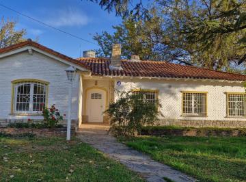 Casa · 198m² · 5 Ambientes · 2 Cocheras · Casa en Chacras de Coria