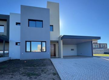 Casa · 193m² · 3 Dormitorios · 2 Cocheras · Casa en Rincones de Manantiales