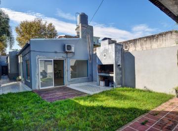 Casa · 112m² · 4 Ambientes · Casa 4 Amb Venta Ballester Cochera y Jardin