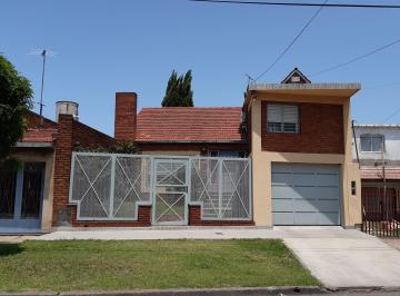 Casa de 6 ambientes, Lomas de Zamora · Excelente Propiedad con Quincho Garage Doble y Fondo Libre