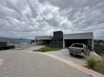 Casa · 240m² · 7 Ambientes · 2 Cocheras · Casa en Venta en Country La Cuesta Parte Alta con Vistas