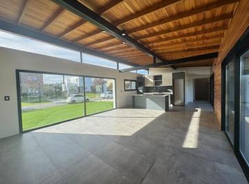 Casa · 163m² · 3 Ambientes · 2 Cocheras · Casa de 3 Ambientes a Estrenar