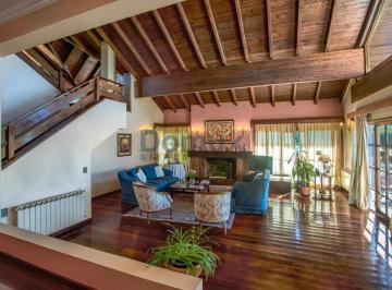 Casa · 332m² · 7 Ambientes · 2 Cocheras · Amplia Casa en Melipal Km 3