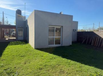Casa · 80m² · 5 Ambientes · 1 Cochera · Casa en Alquiler