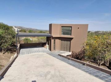 Casa · 230m² · 8 Ambientes · 2 Cocheras · Casa 3 Dorm. 2 Baños en Tierra Alta