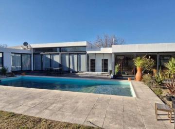 Casa · 466m² · 10 Ambientes · 4 Cocheras · Casa 5 Dorm. y Pileta en Causana