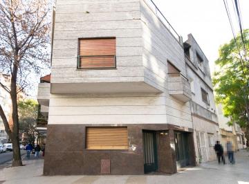 Casa · 230m² · 5 Ambientes · 1 Cochera · Hermosa Casa de Tres Plantas/terraza Caballito