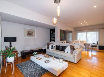 Casa · 215m² · 6 Ambientes · 1 Cochera · Casa en Venta 3 Dorm. con Patio